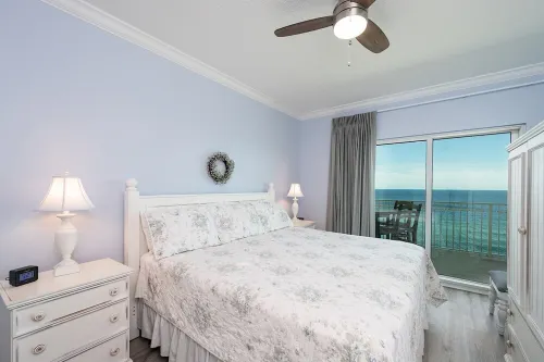 Luxuriously renovated!  2BR/2BA Western Sunset Corner+2 King Beds! Sleeps 6.