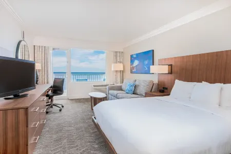 Hilton Pensacola Beach Отели рядом с достопримечательностью «Pensacola Beach Gulf Pier»
