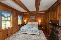 Apartment Sized Unit-w/full kitchen, farm setting Unit 1- Abbott Brook Inn