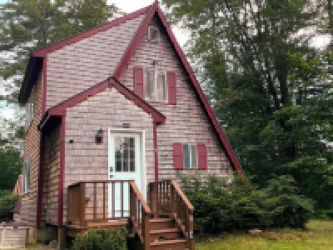 Clean+Modern Cozy A-frame Hotels in Fryeburg