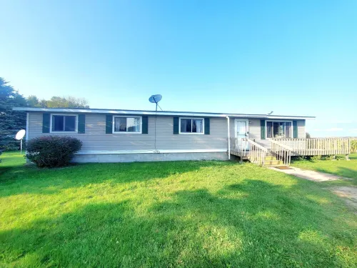 View Freighters ~ Waterfront ~ King Bed! Hotel a Raber Township