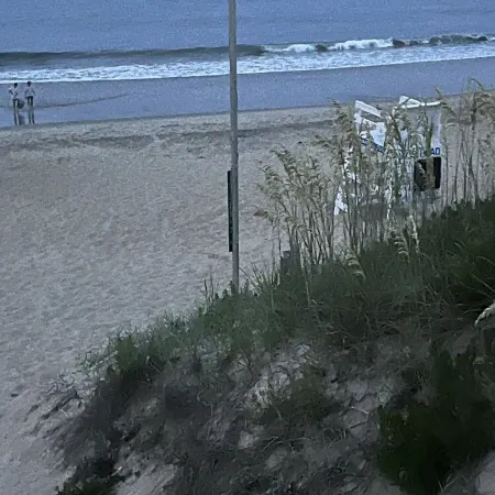 Great beach cottage 5 minute walk to beach. Pet friendly. Fenced yard. .