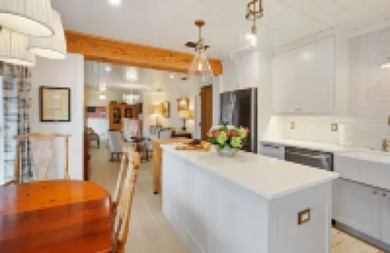 Le Hibou Blanc (B) - Fairhope: Laid-back Sophistication