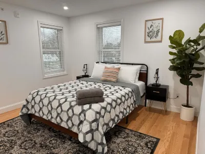 Luxury and Modern  Apt near Mall/ Hospital