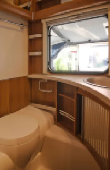 Chic caravan with awning on the Baltic Sea in Dierhagen
