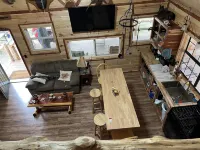 2 bedroom 1 bath cabin with privacy, 1 mile from main highway