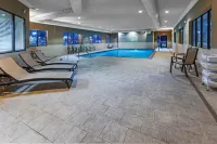 奧瓦索歡朋套房飯店 - 游泳池