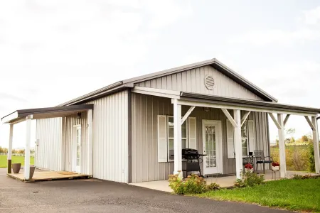 Holland Country Cottage is located in the Golden Triangle!