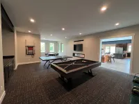 New!!! Mountain Luxury Lodge, 7 Suites, Private Lake, Family Gatherings/Weddings
