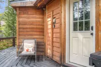 Cozy dome cabin in Blue River forest 7 min to Breck. Pet friendly! On bus route!