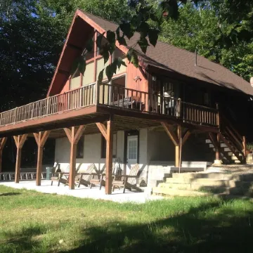 Fabulous Mountain View Chalet close to Everything in North Conway.  Pet Friendly