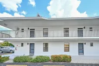 PROMO 5% WEEKLY/10% MONTHLYNewly Renovated Beautiful Condo In Tropical Paradise 클램 패스 공원 주변 호텔