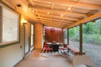 Pool & Gameroom, pet friendly, 10 Minutes from South congress, 20 from Downtown
