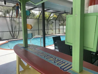 3 Palms Inn- 2/3 bedroom heated pool house!