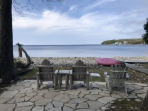 Historic Log Cabin by the Bay (Lake Views)