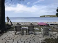 Historic Log Cabin by the Bay (Lake Views)