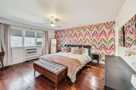 Oakton St. Inn, Evanston near Northwestern, Loyola and Chicago Отели в г. Эванстон