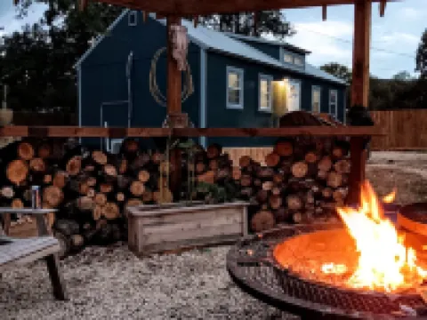One bedroom cabin with an extra loft sleeping space minutes from the Frio River! Hotels in Real County