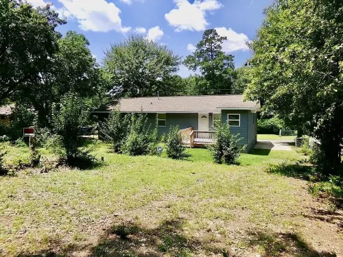 Boho Retreat that sleeps 10, 3bd 2bath centrally located to Ft. Moore and CSU