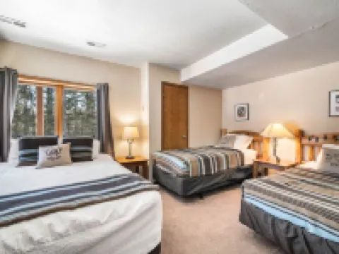 Ski in/Out at Lutsen Mountains. Family-Sized Base Camp, on the Trails in Lutsen! Hotels in Lutsen