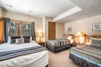 Ski in/Out at Lutsen Mountains. Family-Sized Base Camp, on the Trails in Lutsen!