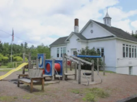 Spacious home in the Heart of 46 High Peaks on The AuSable River - 8-12 Guests Hotels in Keene