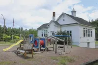 Spacious home in the Heart of 46 High Peaks on The AuSable River - 8-12 Guests