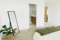 "The Kearney" BRIGHT MODERN STAY w/ Yard - 3BR