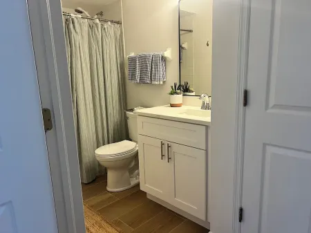 Cozy 1bed 1bath condo near Sanibel Island. Pool, fitness, hot tub.