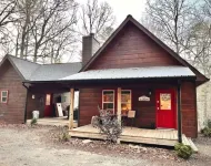 Blue Moon Cabin - Fast Internet and Hot Tub Hôtels à proximité de : Vogel State Park