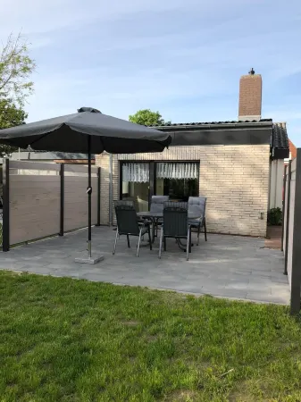 Vacation home Deichdiamant, quietly located directly at the harbor behind the dike