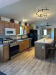 Sleeps up to 14 people, 5 minutes from downtown, handicap accessible.