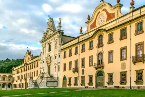 19th century villa: living room, dining, study, 5 double rooms, park,, panorama. Hotels in Calci