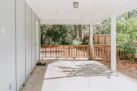 Coastal Charm - close to the beach & downtown Ocean Springs! With golf cart!!!