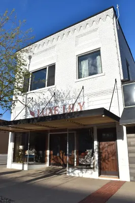 Newly Renovated family-sized apartment downtown, lots of light! Hotels in Storm Lake