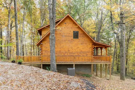 Epic Cabin 5 Miles from Hocking Hills Park.  Hot Tub, Sauna, Arcade and more!