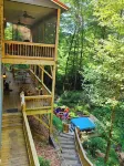 Memorial Day Special! 4Br for 8, Waterfalls, Hot-Tub, Fire-Pit. Private 3 Acres