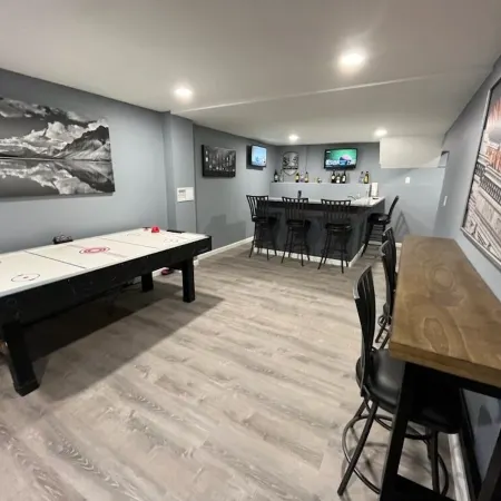 Huge Family Retreat w/Game Room & Movie Theater