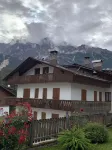 Newly renovated penthouse with panoramic view of mountains and close to ski-lift
