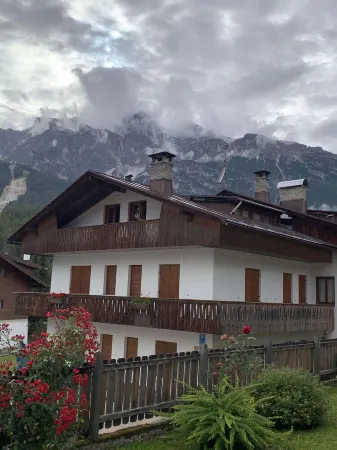 Newly renovated penthouse with panoramic view of mountains and close to ski-lift Отели рядом с достопримечательностью «Пять Башен»