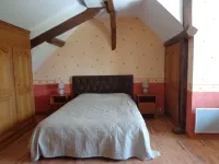 Gîte rural "Le Noyer Rondin" in Cheverny (sleeps 12), ideal for families.