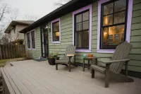 Peaceful Cottage/Private Parking & Backyard/Strong WiFi/Walk to Sheridan Beach! - breakfast