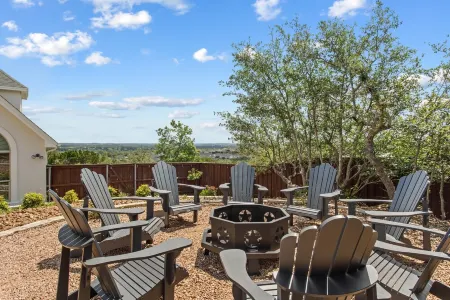 Upscale Comfort in Dripping Springs - The Goodnight House - Spacious 4/3 - Views
