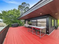 Cheerful 1-Bedroom 2-Bath Lake House Experience!!!