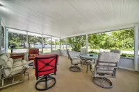 Jason's Beach House, Steps from Gulfport Beach, FL