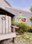 Cozy 2 Bedroom, 2.5 Bath across from Cambridge City Marina Hotels near Sailwinds Playground