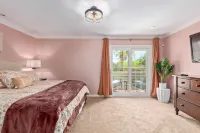 Resort-Style Biltmore Townhome: Pool, Tennis, Jacuzzi, Pickleball, Gym— Away Các khách sạn gần Piestewa Peak