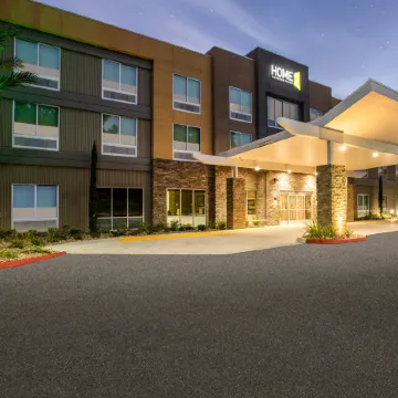 Home2 Suites by Hilton Carlsbad Отели рядом с достопримечательностью «Флауэр Филдс»