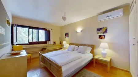 OCEANFRONT Retreat (YOGA), BEST LOCATION AND VIEWS, garden, 2 pools Отели в г. Альмуньекар