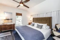 Charming 4-bedroom house steps from Pewaukee Lake Beach, shops & restaurants